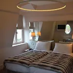 Le César Hotel