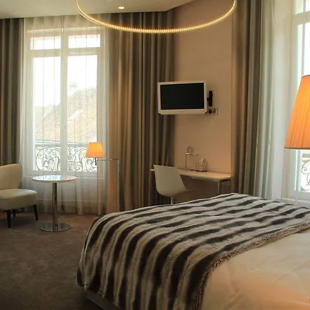 Le Cesar Hotel Provins