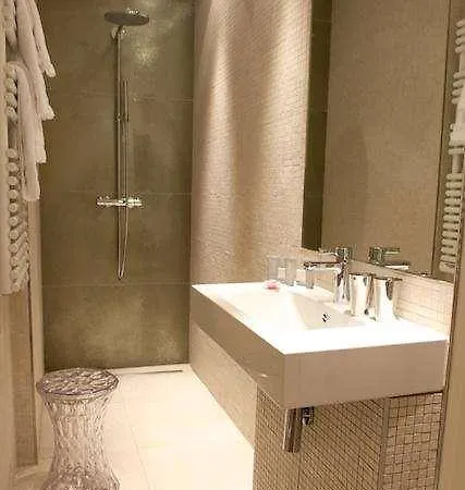 Le Cesar Hotel 4*
