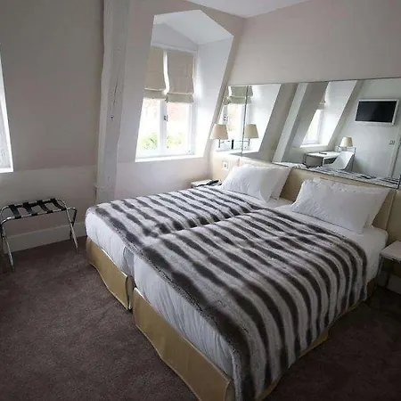 Le Cesar Hotel 4*