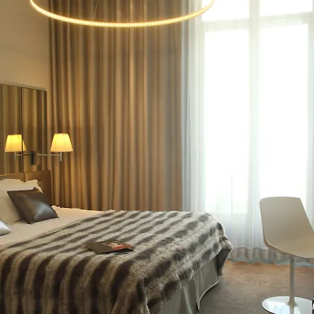Hotel Le Cesar 4*