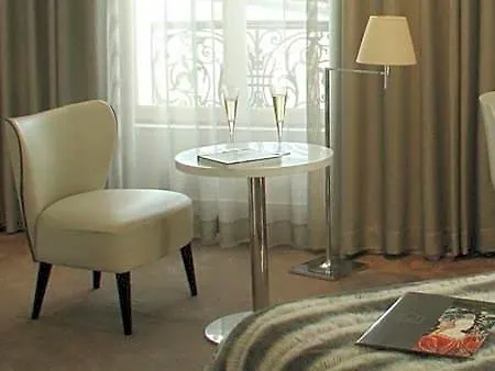 Le Cesar 4*