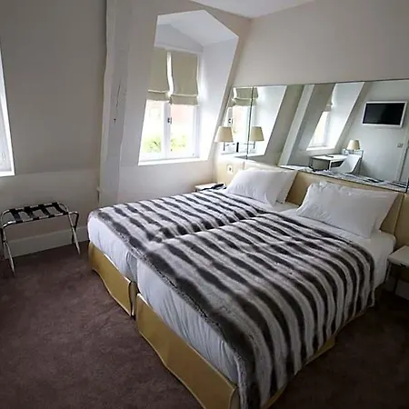 Le Cesar 4*