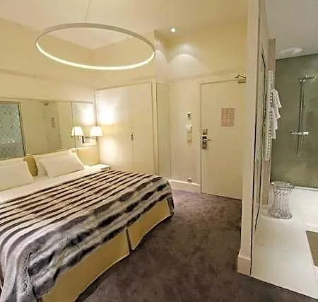 Le Cesar 4*