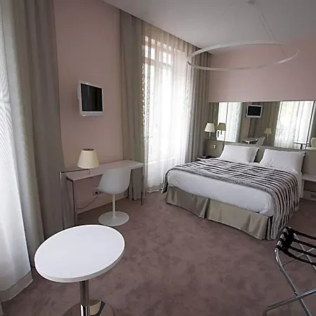 Le Cesar 4*