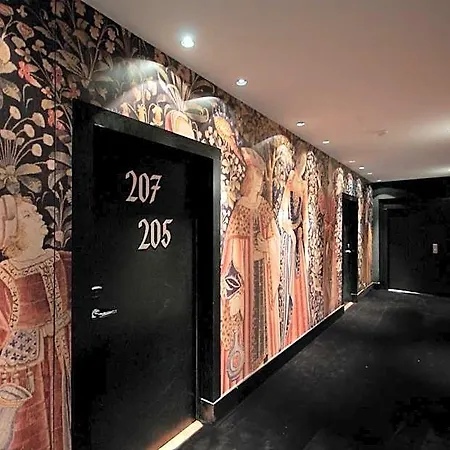 Le Cesar 4*