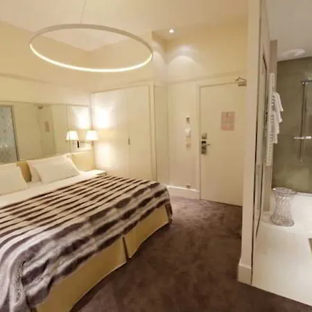 Le Cesar 4*