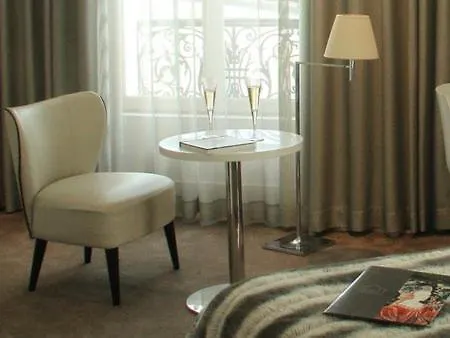 Le Cesar Hotel 4*